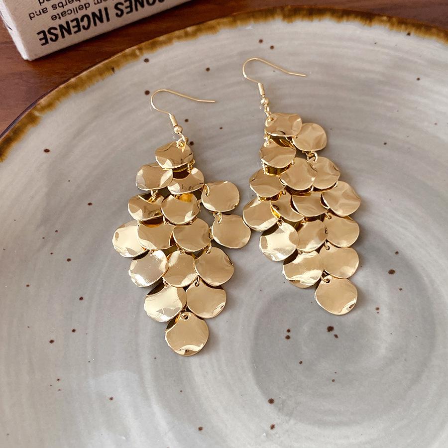 

European and American irregular leaves hollow fringed ear hooks temperament high-end earrings niche simple earrings