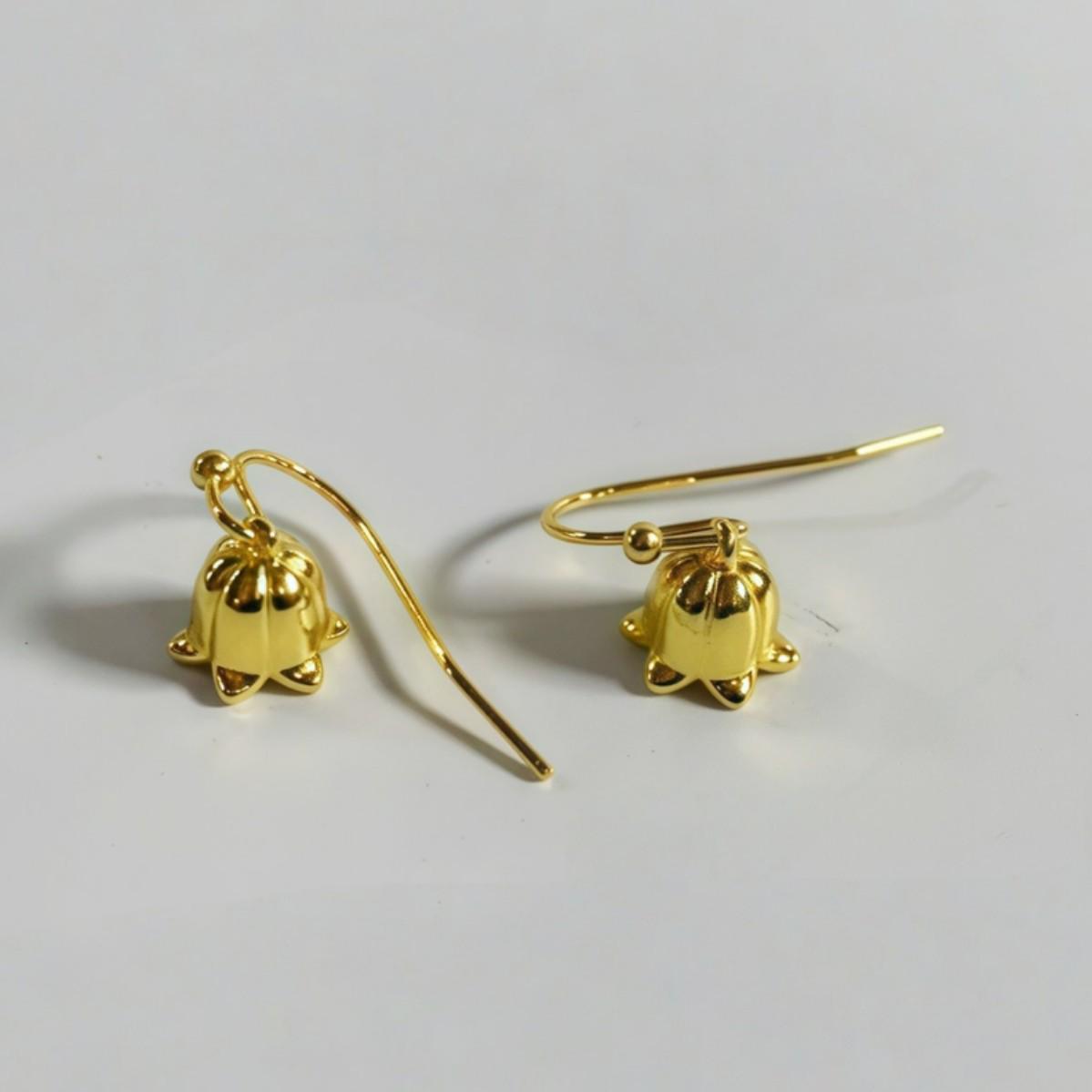 

Korean Fashion Simple Lily Flower Ear Hooks – Light Luxury, Sweet Design Earrings for Women золотий