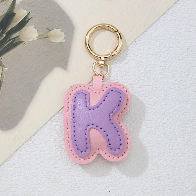 PU-Leder Bonbonfarbe A bis Z Initialen Schlüsselanhänger für Damen Einfach Mode Rucksack Telefonanhänger Autoschlüsselanhänger Schmuck Geschenke