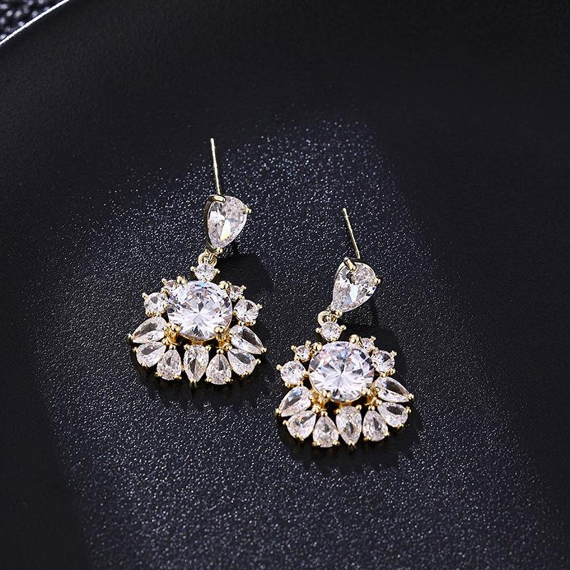 

Роскошные серьги-капли с цирконом: Европейский и американский креативный геометрический дизайн с цветами золотой