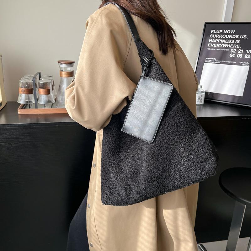 Lamb wool bag autumn and winter 2025 new large-capacity shoulder shopping bag high-end commuter tote bag