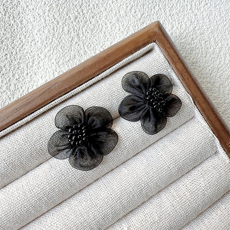 

Black Lace Flower Stud Earrings for Women Fairy Vintage Light Acrylic Beads Floral Irregular Earrings aretes de mujer 2024