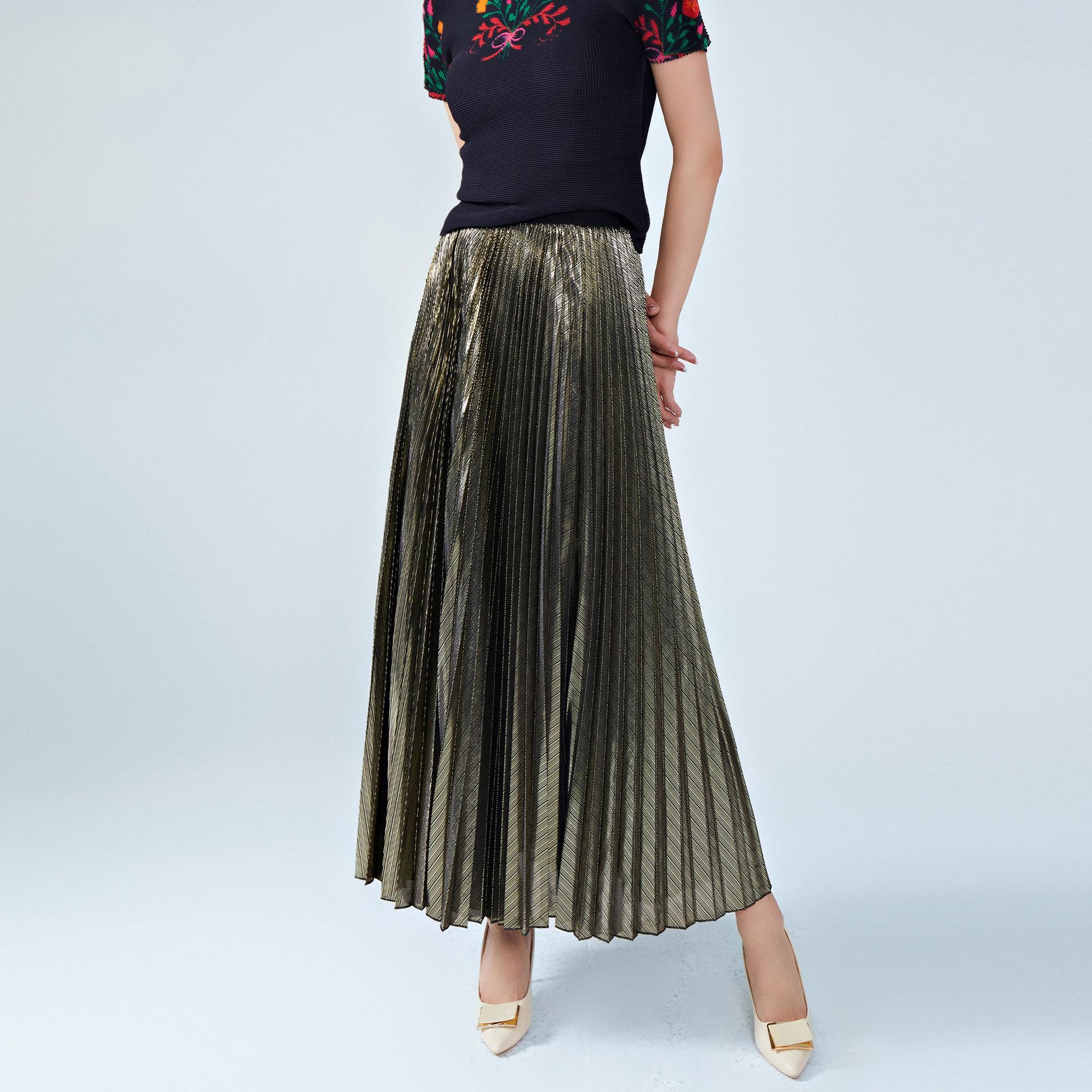 

Women s Designer Miyake Pleated Midi Skirt with Metal Sequins and Loose Big Swing M (Length 78cm) малиновый