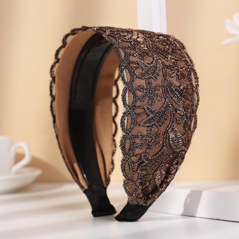 Weißes Haar abdeckendes rutschfestes Stirnband mit breiter Kante und vielseitigem Spitzendesign.