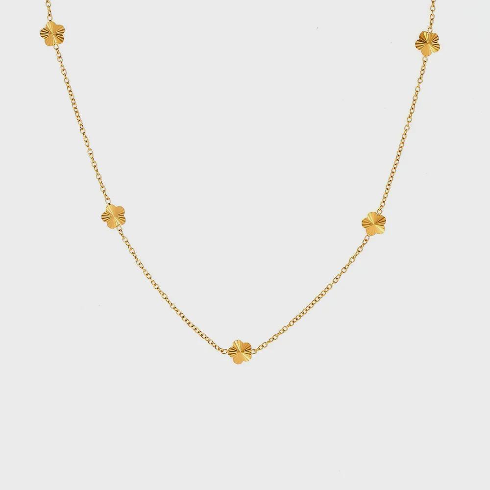 Elegant European & American Ins Style Small Flower Clavicle Necklace, 18K Gold-Plated Titanium Steel, Niche Design for Women