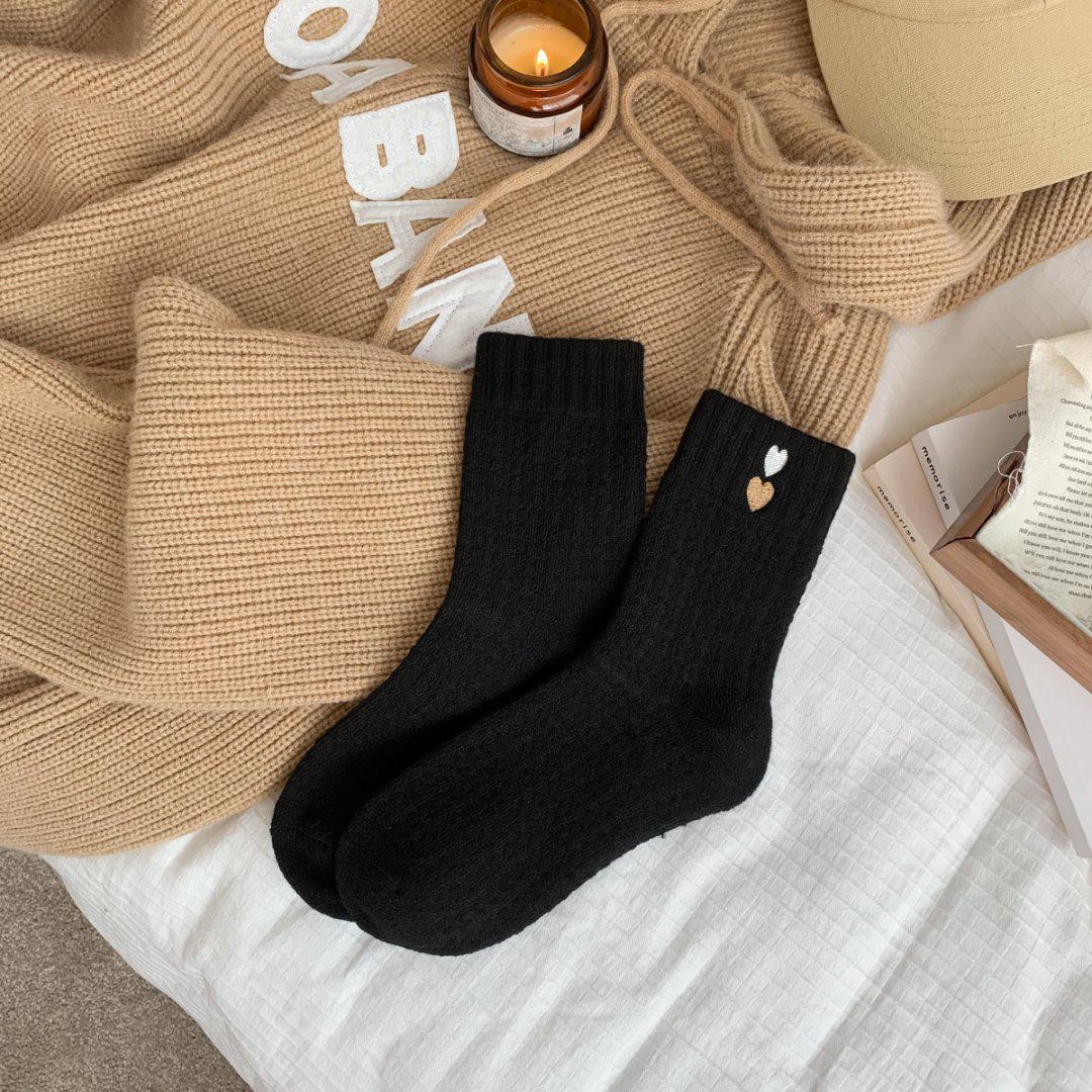 

Autumn/Winter Dark Pattern Embroidery Heart Cashmere Mid-Calf Socks, Women s Japanese Korean Style, Thick Warm Cotton Socks One Size чёрный