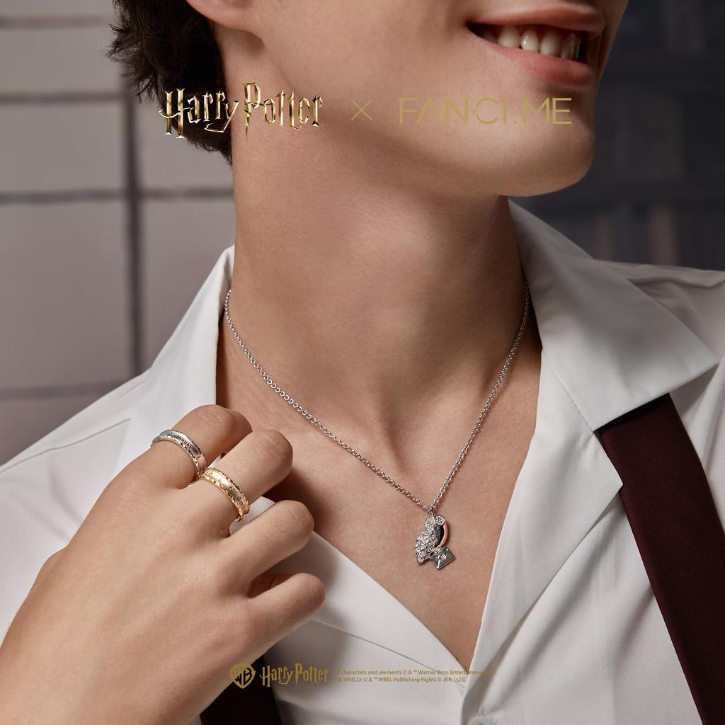X Harry Potter Official Collaboration Gryffindor Ring Adjustable Sizes 14-16 Open Rig Gold-Tone Silver Base Metal Harry Potter Exclusive Box