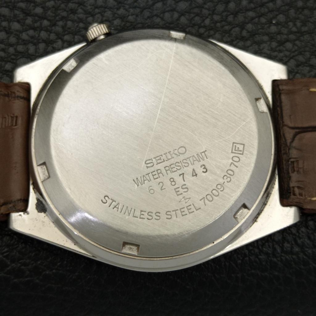 SEIKO 5 AUTOMATIC VINTAGE JAPAN MENS GOLDEN COLOR DIAL WATCH a701657-5 R206c-a701657