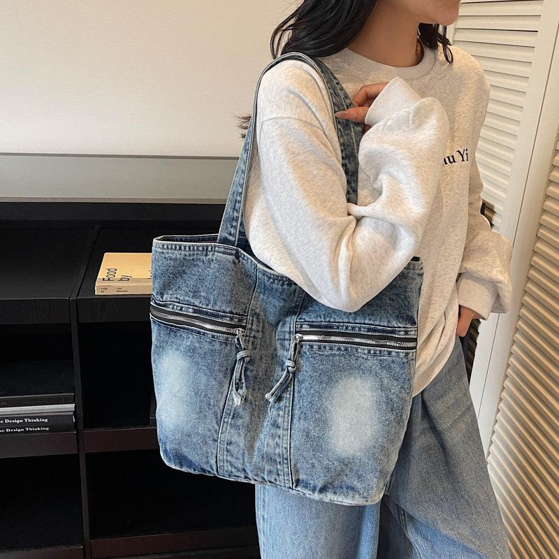 Vintage American denim canvas bag women's large capacity shoulder bag casual student commuting to class versatile tote bag
