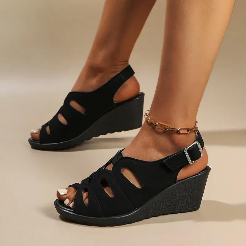 Fashion Plus Size 2025 Summer Women's Sandals Retro Round Toe Buckle Strap Wedges Sandals Outdoor Hollow Casual Daily Peep Toe Slippers