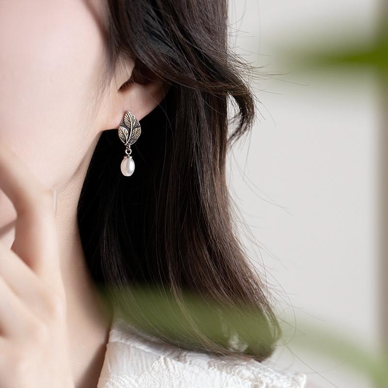 JMXD-Guochao Imitation Pearl Leaf Stud Earrings Retro Literary Cheongsam Fashion Versatile Leaf High-end Earrings Ear Jewelry Women