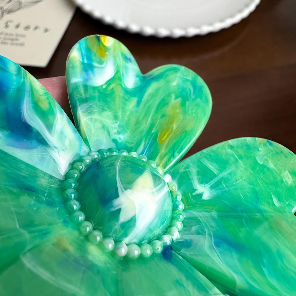 Stylish Gradient Color Four Leaf Clover Hair Clip Perfect For Fashionable Updos And Everyday Wear