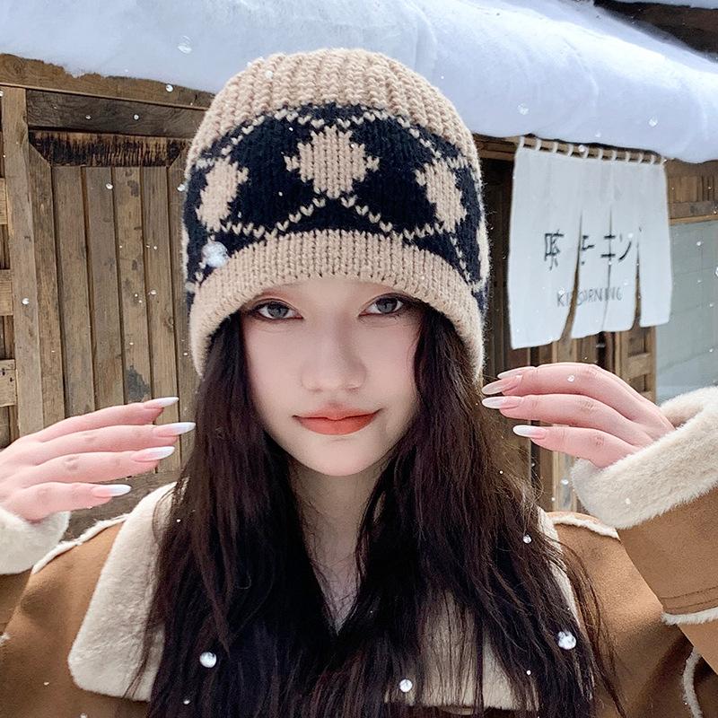 Retro Diamond Plaid Knitted Hat for Women In Autumn and Winter Korean Style Versatile Warm Ear Protection Woolen Hat Showing Face Small Basin Hat