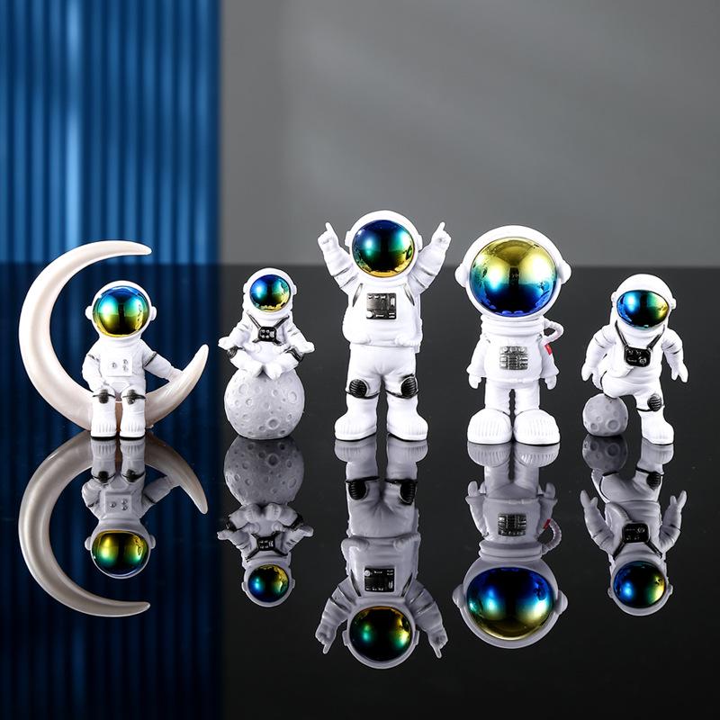 Small Resin Astronaut Figurine - Perfect for Home Decor, Valentine's, or Birthday Gift