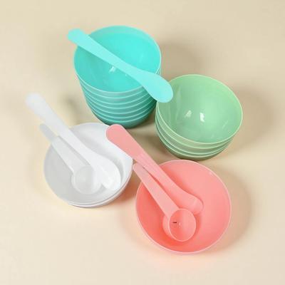 Ensemble de Beauté DIY en Trois Pièces: Bol à mélanger, Bâtonnet pour masque, Cuillère à mesurer, Pinceau en silicone et Ensemble de bols