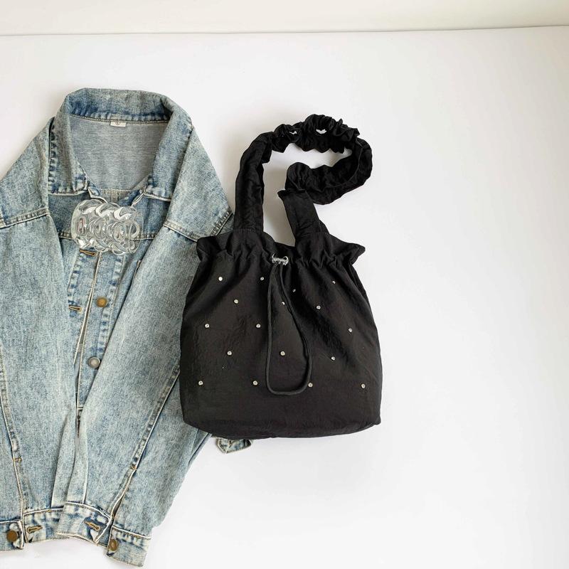 

Простая сумка для поездок на работу 2024 года, летняя простая сумка на плечо в иностранном стиле, модная ретро-простая повседневная сумка-тоут большой вместимости чёрный