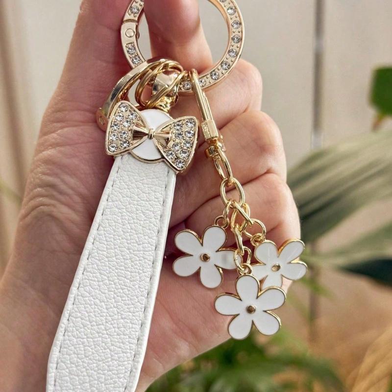Fashionable Minimalist Design, Add Charm To Your Keys, PU Leather Material, Zinc Alloy Clasp, Ideal Gift For Luxury & Fashion Lovers, Keychain Pendant