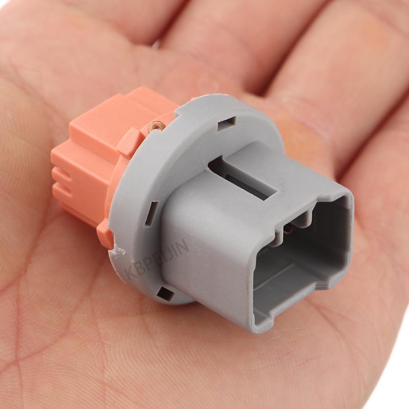 1Pcs 90075-60036 Car T20 W21W Bulb Base Socket For Toyota Highlander Tail Lights Lamp Holder Accessories