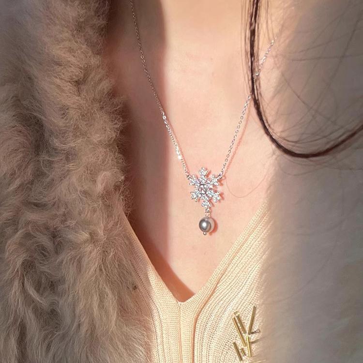 

ANENJERY Жіноче намисто зі сніжинкою з імітації перлин з циркону. Легке розкішне висококласне модне вишуканий універсальний светр. Ланцюжок. Ювелірні вироби. Подарунок. сірий