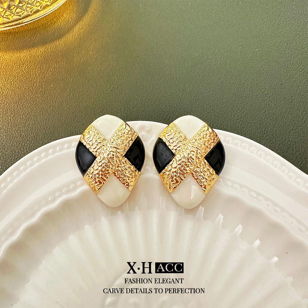 Vintage Bow Earrings: Timeless, High-End Retro Fashion Accessory