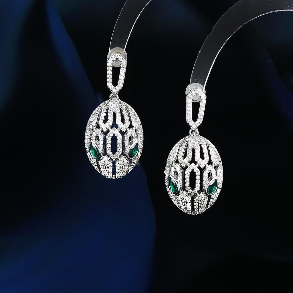 Kreative Persönlichkeit, High-End-Design, Ohrringe der Schlangen-Serie mit eingelegten Zirkonen aus Kupfer, Exquisites Leicht-Luxus-Temperament, Einfache Frau