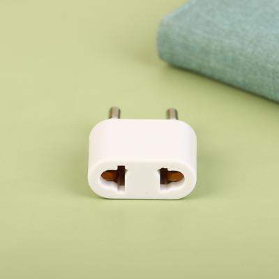 Universal-US-EU-Stecker 2-Buchsen-Eingangsstift USA nach Europa Reisewand Wechselstrom-Stromladegerät Steckdosenadapter-Konverter