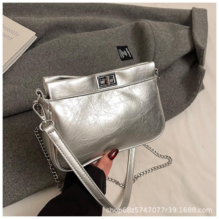 Fashion 2025 new niche design stray bag niche high sense messenger versatile commuter bag shoulder armpit bag