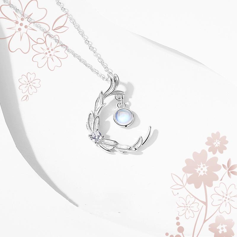 Flowery Moonstone Necklace: Elegant Clavicle Chain for Women - Ideal Birthday Gift for Best Friends