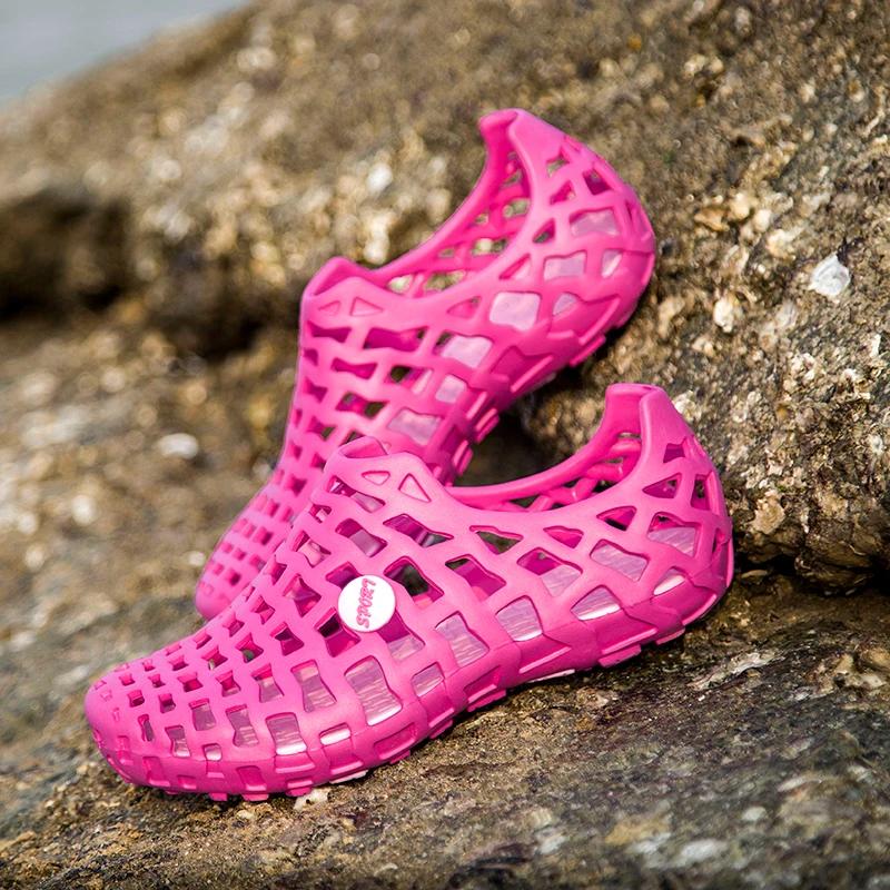 Men's and Women's Sandals 2024 Summer Sandals Fashion Hollow Out Breathable Beach Slippers Massage Slippers Sandals Free Breath