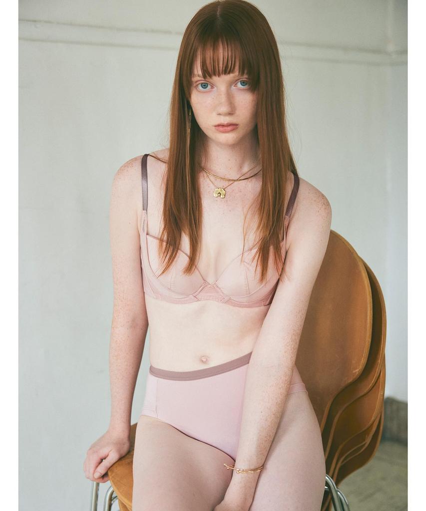 Wacoal Hug Web Senses Body Temperature and Adapts to Your Enhances High Side Fits up to G Plus Sizes PO C75 Women's Bra, Exclusive, Body, Cleavage,