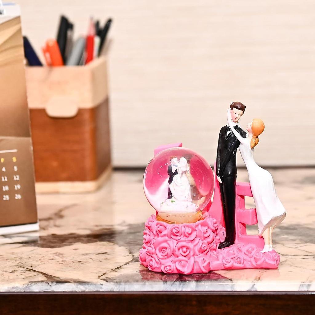 Couple – Couple Romantique Boule de Verre Miniature Statue Pièce d'Exposition, Cadeau de Mariage Parfait pour les Couples, Mari & Femme
