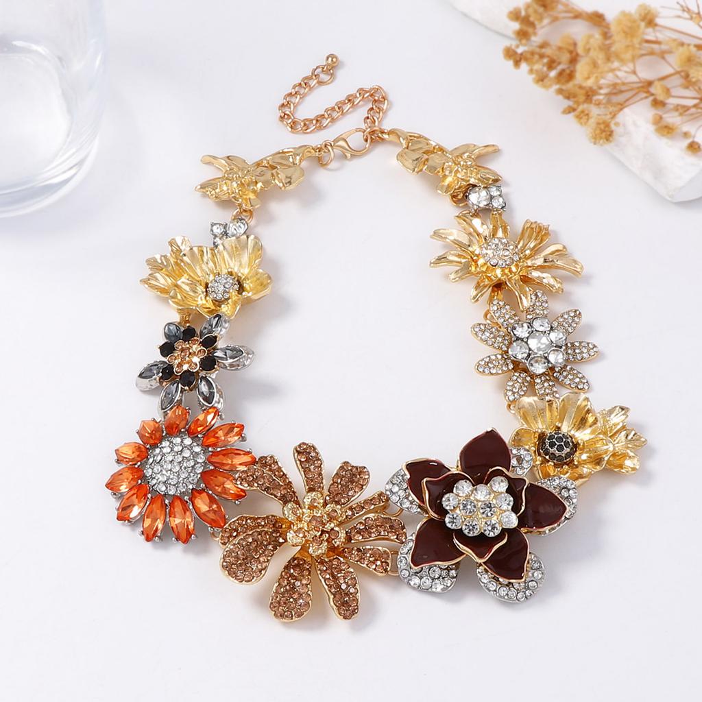 Hafif lüks zarif retro trend alaşım tam pırlanta çiçek çiçek zincir köprücük kemiği zinciri kadın boyun zinciri