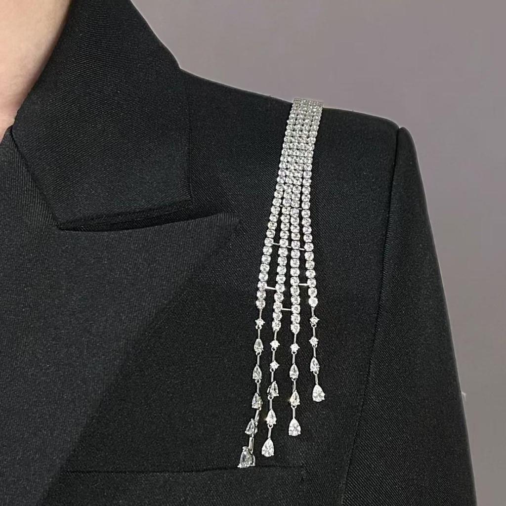 High-End Vintage Rhinestone Tassel Brooch – Elegant Shoulder Pin Coat Accessory