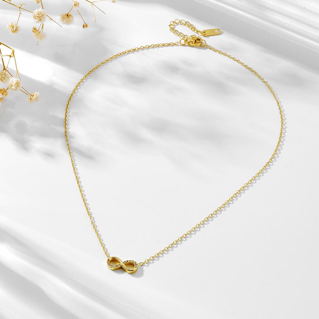European Fashion 18K Gold-Plated Stainless Steel Bracelet with 8-Shaped Diamond Studded Design for Women