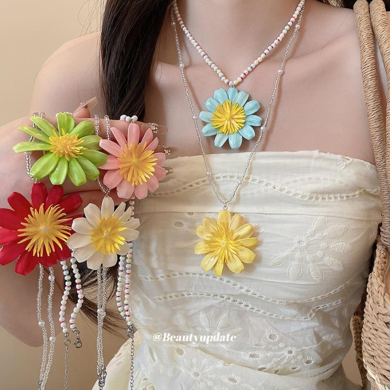 Dopamine color daisy pearl necklace seaside vacation summer collarbone chain sweet simple versatile sweater chain women