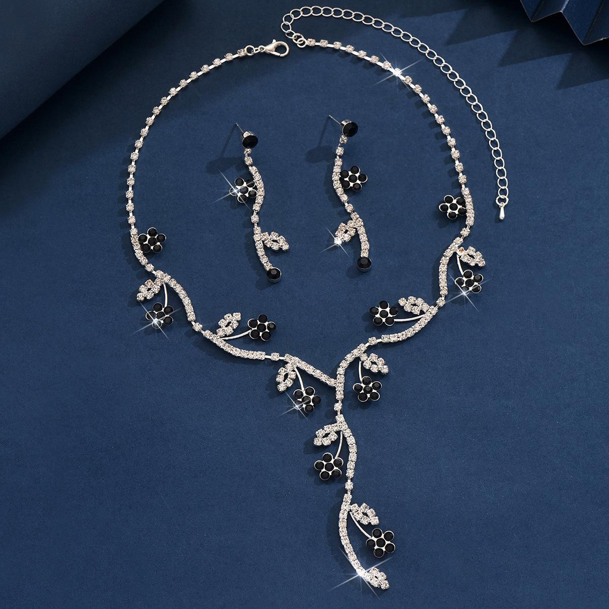 Комплект украшений из хрустальных страз, ожерелье, модный темперамент, инкрустированный бриллиантами, женские свадебные украшения