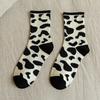 2 Pairs Women Cartoon Mid Tube Socks Fashionable Cow Zebra Print Pattern College Style Cute Comfortable Casual Round Neck Socks