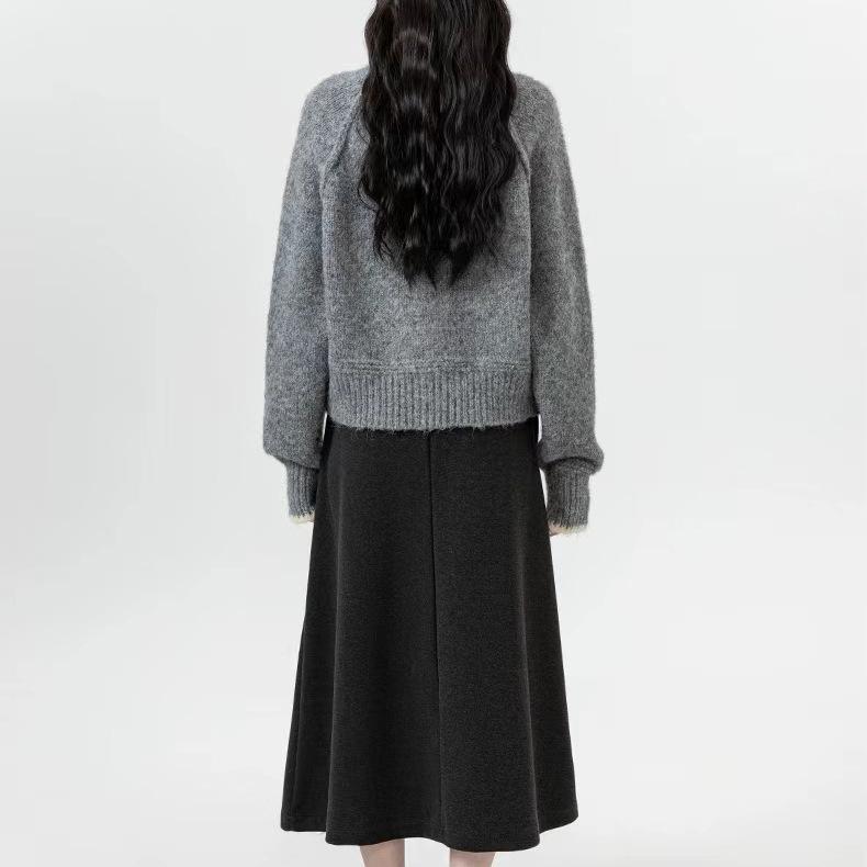 Short Grey Sweater on Women's Autumn and Winter Round Neck Knitted Sweater