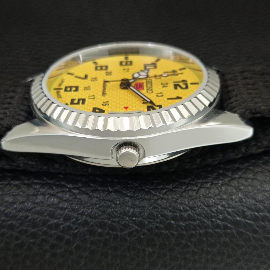 VINTAGE SEIKO 5 AUTOMATIC REFURBISHED JAPAN MENS YELLOW DIAL WATCH a444010-6