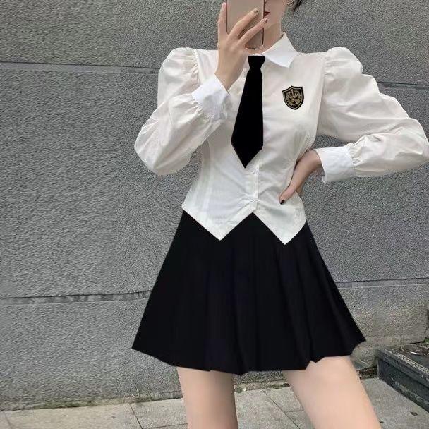 Weißes Damen-Langarmshirt im College-Stil