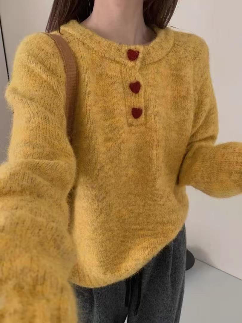 

Gentle round neck love button pullover sweater women s clothing autumn and winter new loose soft waxy versatile knitted sweater top One size