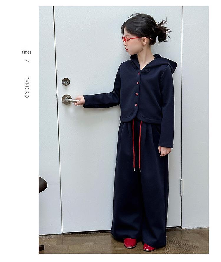 Marineblaues Herbst-Mode-Set für große Mädchen: Kapuzenjacke & Lässiges Zweiteiler-Outfit (Stil 2025)