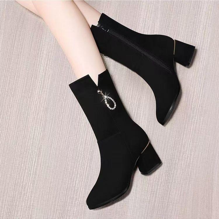 

Новые осенне-зимние бархатные утепленные теплые женские модные ботинки на толстом каблуке средней длины с толстым каблуком, два варианта: белые и удобные. 41