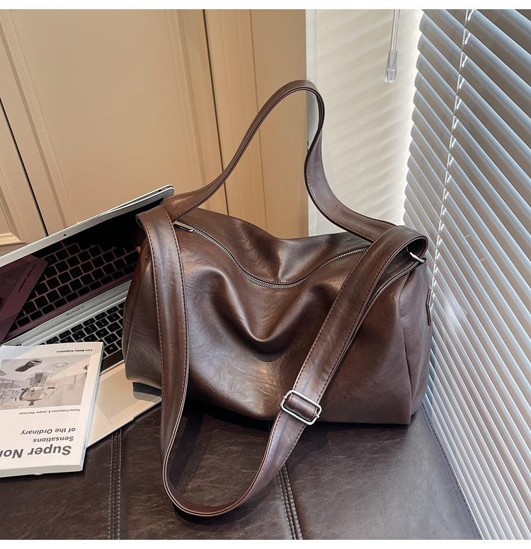 

Simple and large-capacity shoulder bag women s bag new commuter messenger bag fashion leisure travel messenger bag кофейный