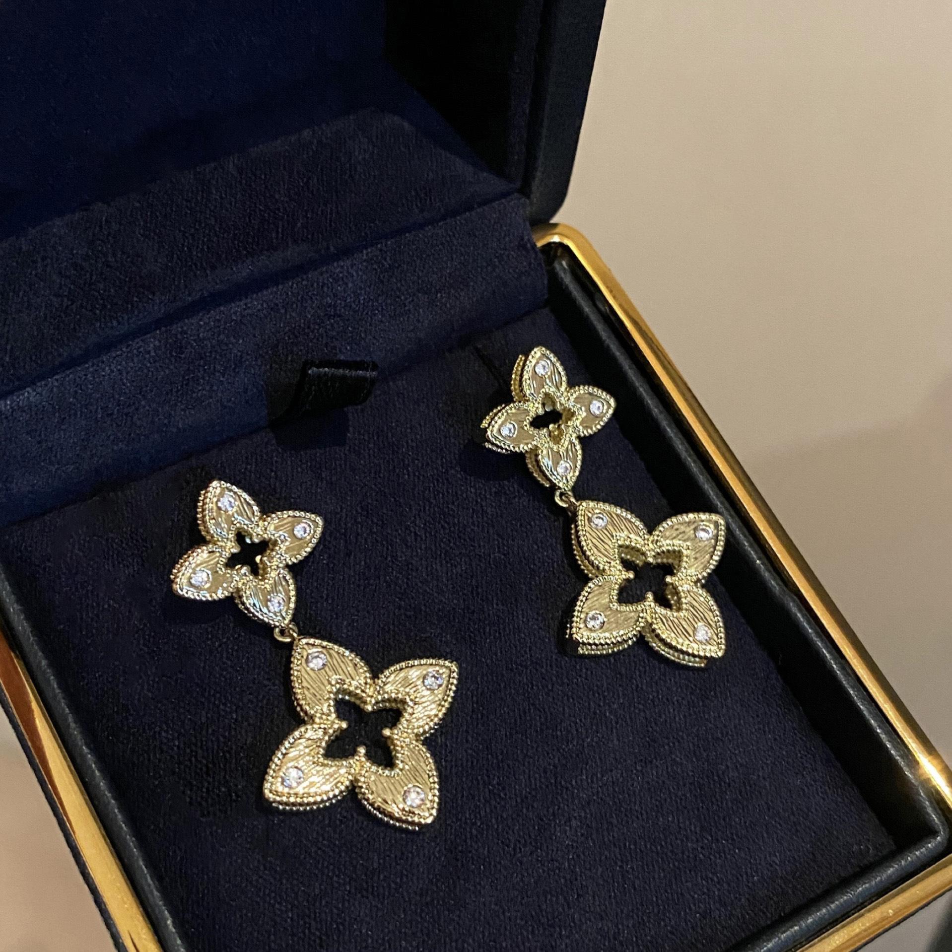 Zircon rhombus flower necklace collarbone chain fashion temperament new item jewelry