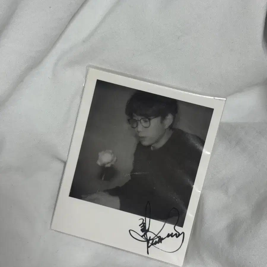 10CM Kwon Jung-yeol 4.3 Autographed Polaroid