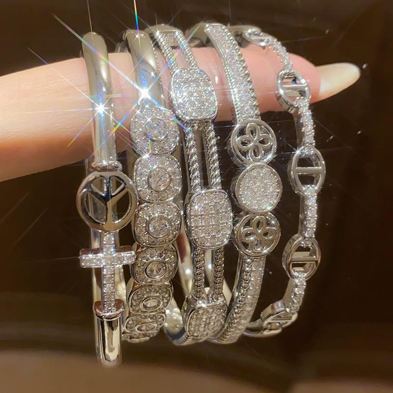 18K Gold Plated Zircon Flower Bangle: Elegant, Versatile Bracelet for Women