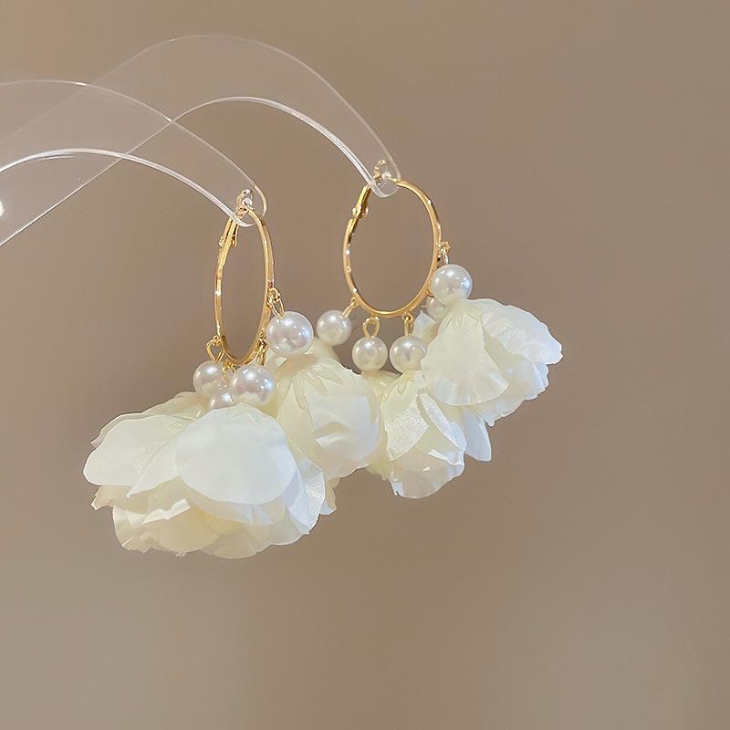 Silver needle French retro flower pearl fringed earrings personality sweet temperament stud earrings women