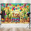Une pièce de décoration de festival mexicain - avec des éventails en papier, des chapeaux de paille et des maracas pour un fond en tissu intérieur et extérieur