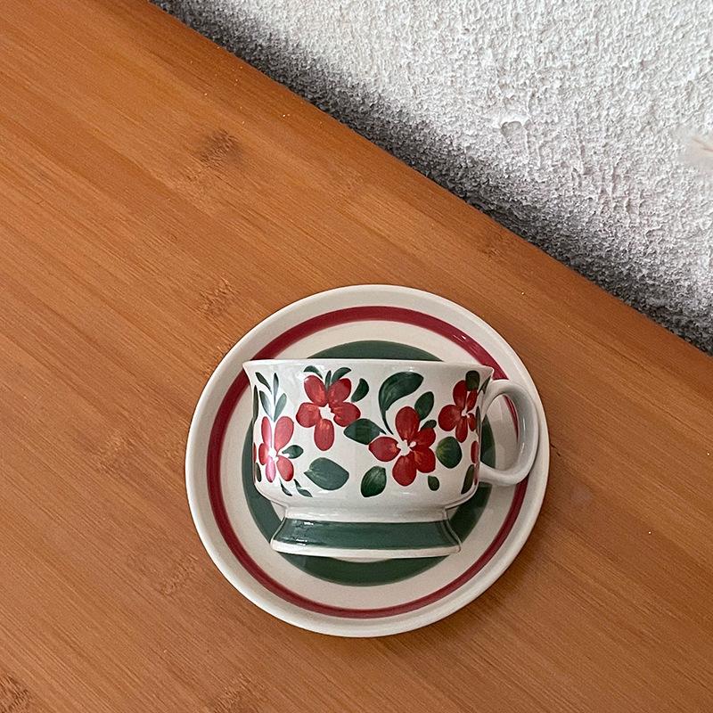 Retro Light Luxury Green Leaf Safflower Holly Coffee Cup Saucer Hand-Painted Medieval Ceramic Cup Flower Afternoon Teacup Set